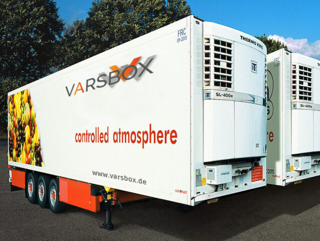 Weißer Container mit Aufschrift "Varsbox" controlles atmosphere